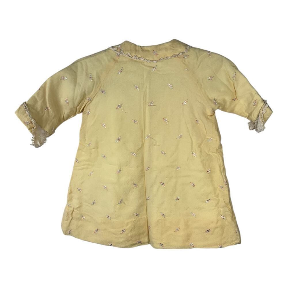 VINTAGE CANARY YELLOW BABY ROBE RARE FLORAL DETAIL NO BRAND EXCELLENT CONDITION - Picture 4 of 8